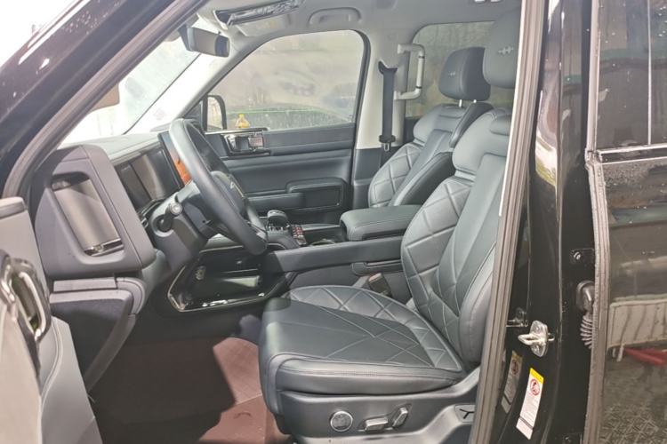 Used Formula Leopard 5 2023 Explore Edition Left Front Seat
