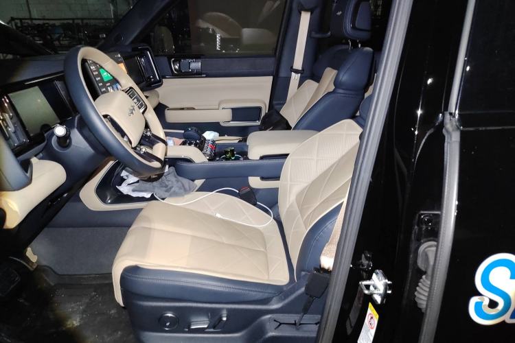 Used Formula Leopard 5 2023 Navigator Edition Left Front Seat