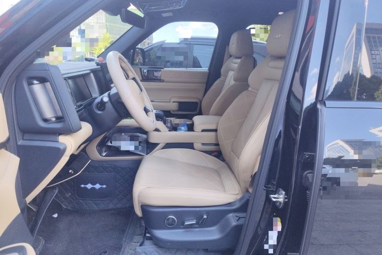 Used Formula Leopard 5 2023 Explore Edition Left Front Seat
