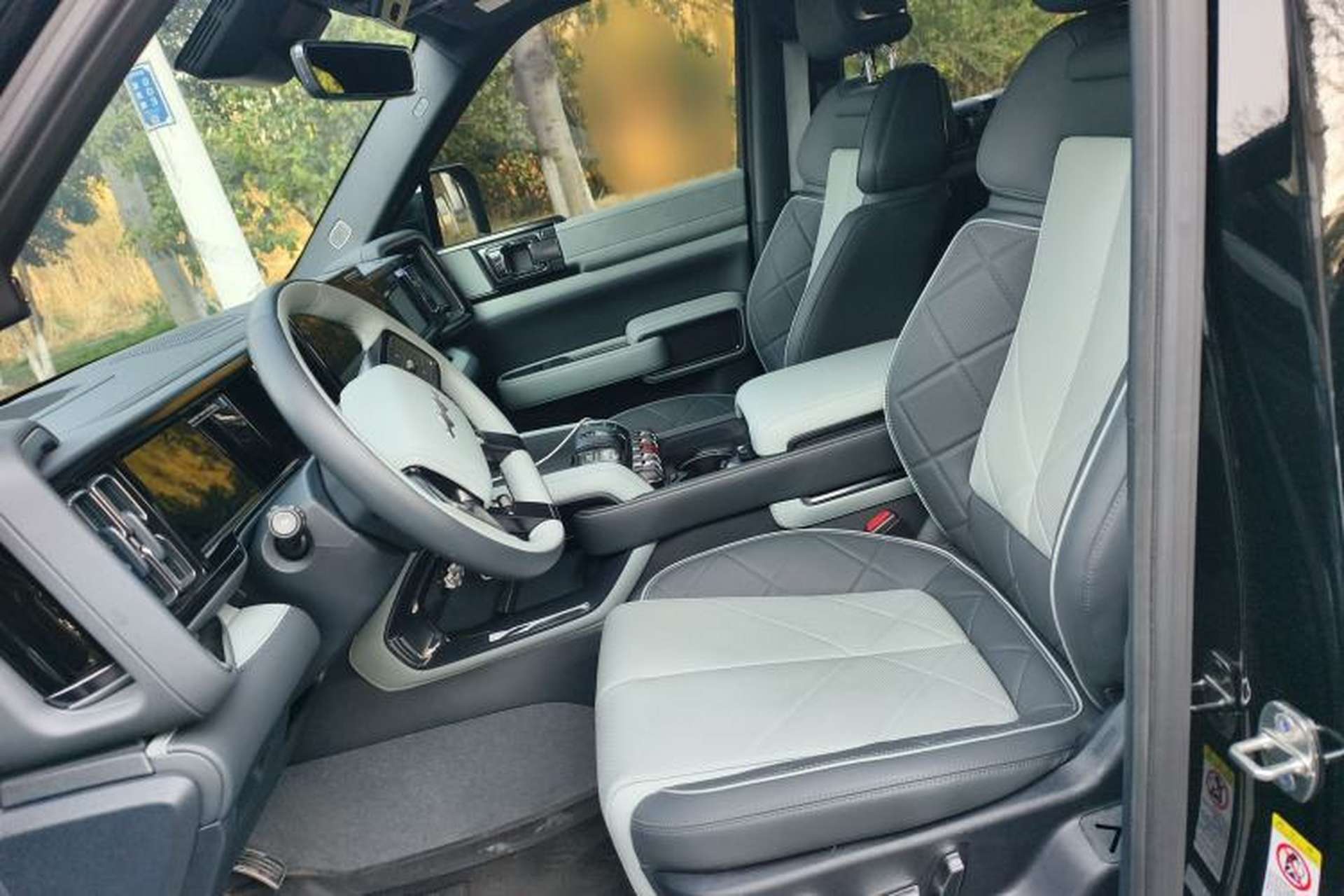 Used Formula Leopard 5 2023 Navigator Edition Left Front Seat
