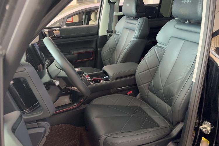 Used Formula Leopard 5 2023 Navigator Edition Left Front Seat