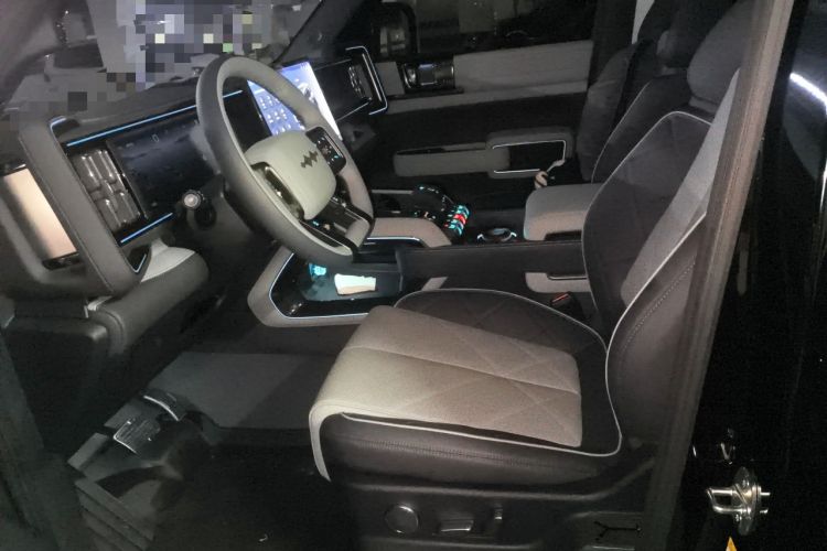 Used Formula Leopard 5 2023 Explore Edition Left Front Seat
