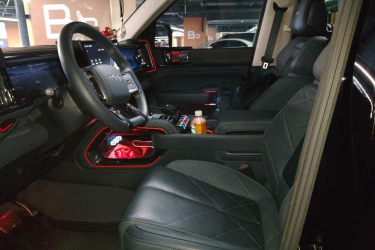 Used Formula Leopard 5 2023 Navigator Edition Left Front Seat