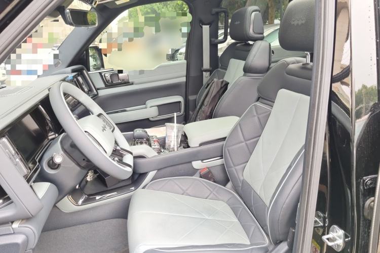 Used Formula Leopard 5 2023 Navigator Edition Left Front Seat