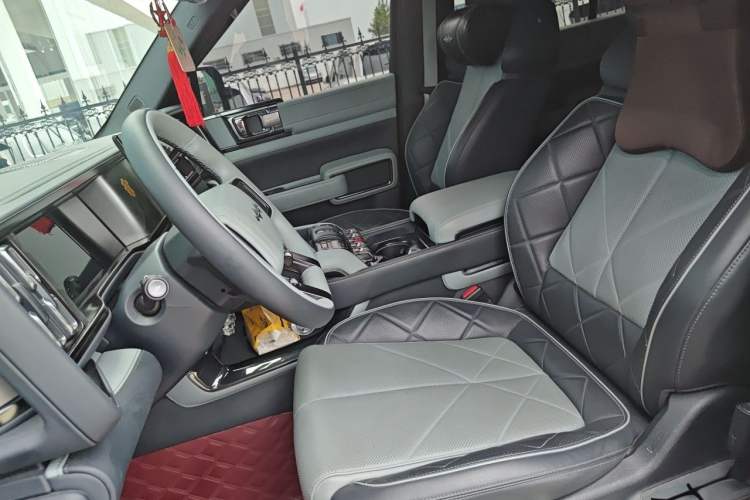 Used Formula Leopard 5 2023 Explore Edition Left Front Seat