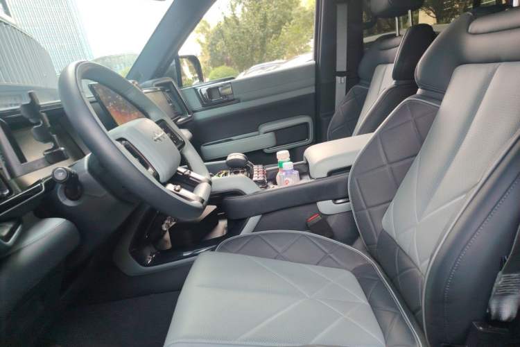 Used Formula Leopard 5 2023 Explore Edition Left Front Seat