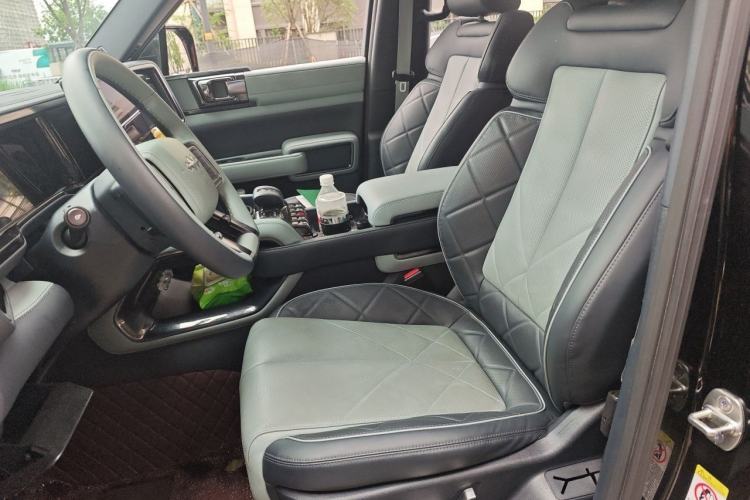 Used Formula Leopard 5 2023 Navigator Edition Left Front Seat