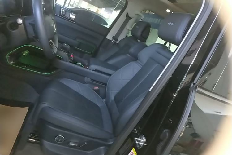 Used Formula Leopard 5 2023 Navigator Edition Left Front Seat