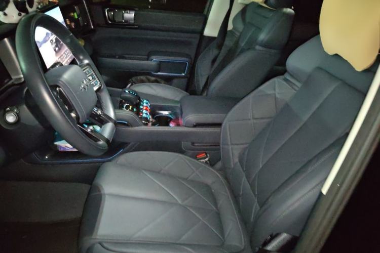 Used Formula Leopard 5 2023 Explore Edition Left Front Seat
