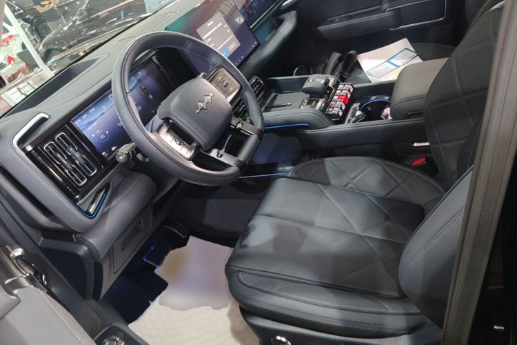 Used Formula Leopard 5 2023 Navigator Edition Left Front Seat