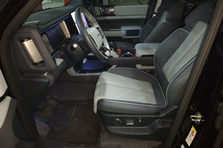 Used Formula Leopard 5 2023 Explore Edition Left Front Seat