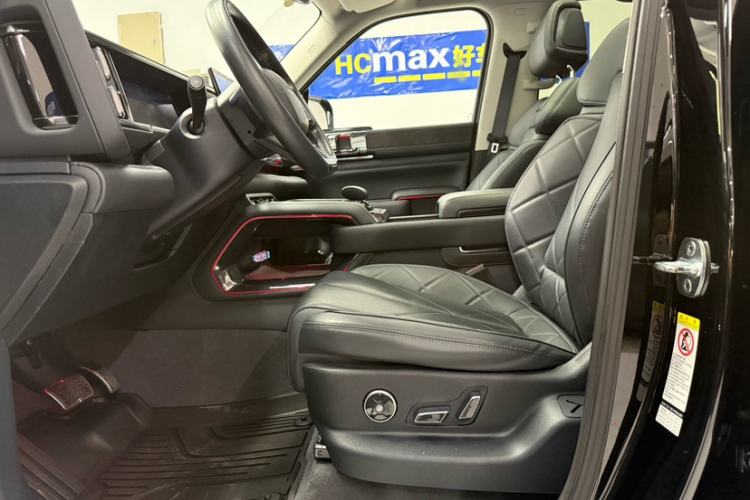 Used Formula Leopard 5 2023 Navigator Edition Left Front Seat