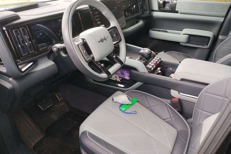 Used Formula Leopard 5 2023 Navigator Edition Left Front Seat