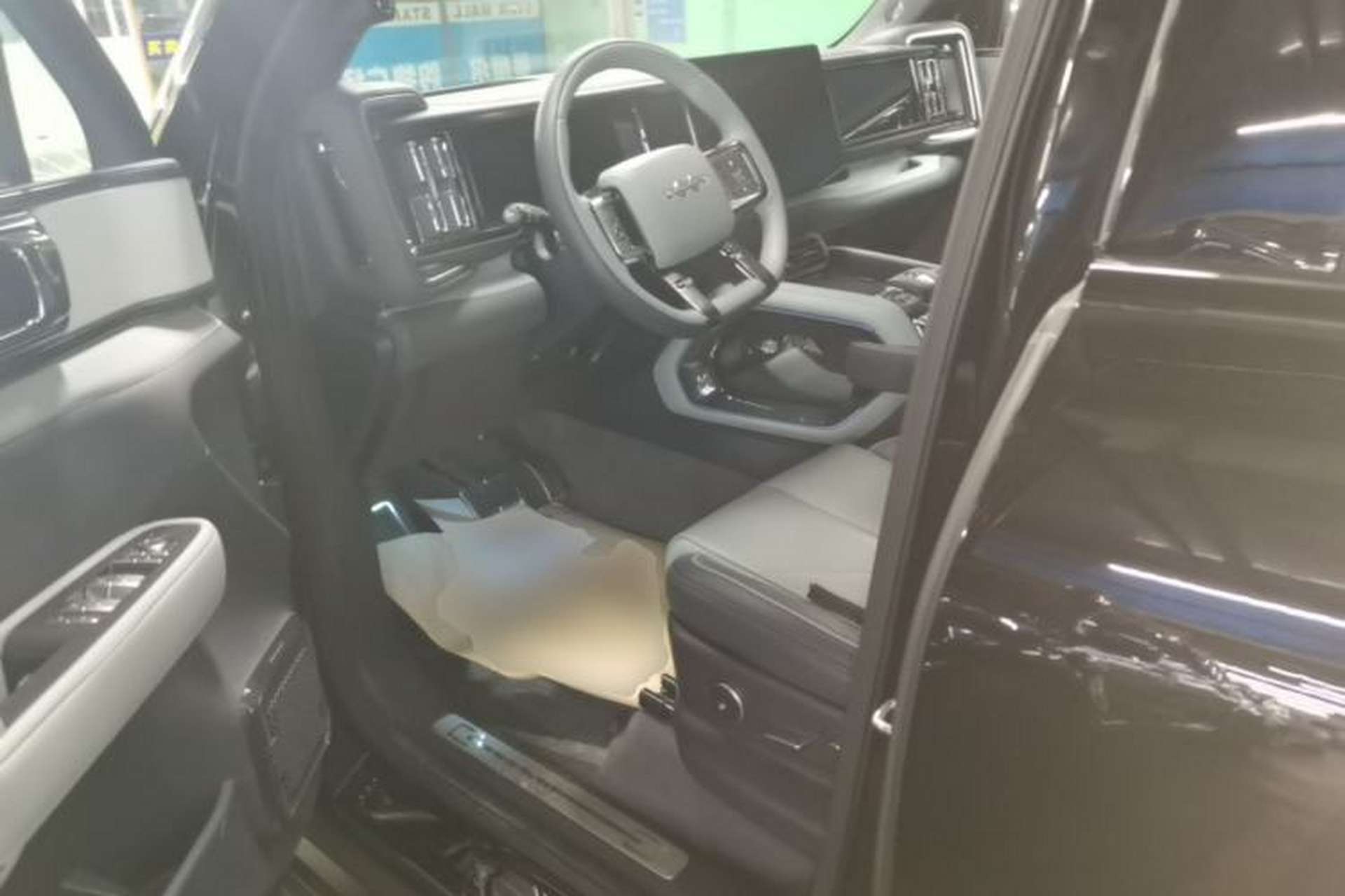 Used Formula Leopard 5 2023 Navigator Edition Left Front Seat