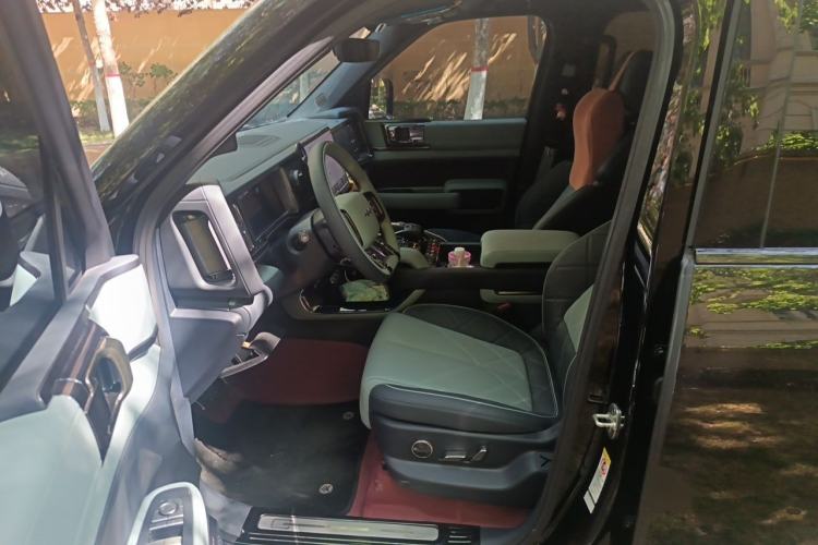 Used Formula Leopard 5 2023 Explore Edition Left Front Seat