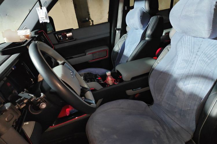 Used Formula Leopard 5 2023 Navigator Edition Left Front Seat