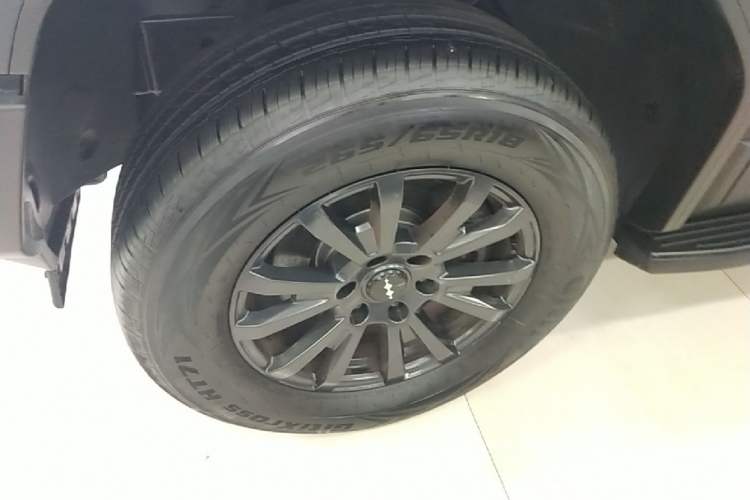Used Formula Leopard 5 2023 Navigator Edition Left Front Wheel Hub