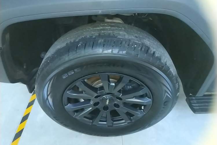Used Formula Leopard 5 2023 Navigator Edition Left Front Wheel Hub