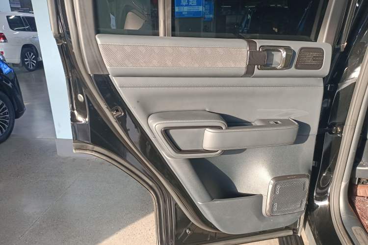 Used Formula Leopard 5 2023 Explore Edition Left Rear Door Interior