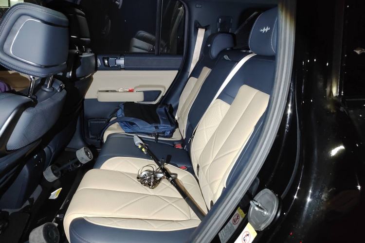 Used Formula Leopard 5 2023 Navigator Edition Left Rear Seat
