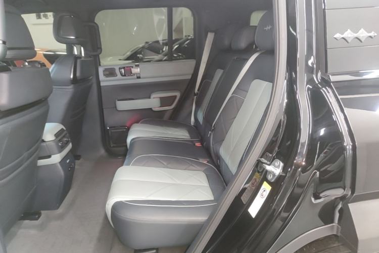 Used Formula Leopard 5 2023 Navigator Edition Left Rear Seat