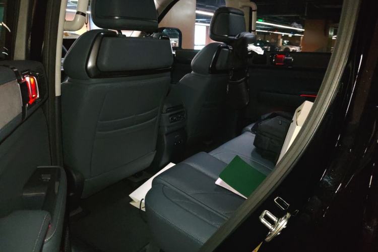 Used Formula Leopard 5 2023 Navigator Edition Left Rear Seat