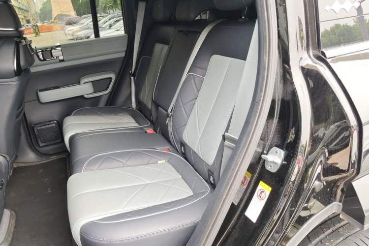 Used Formula Leopard 5 2023 Navigator Edition Left Rear Seat