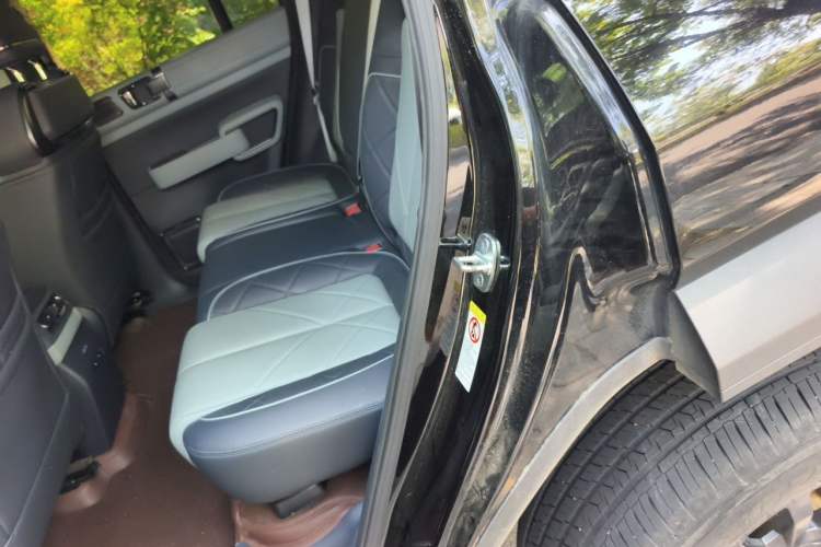 Used Formula Leopard 5 2023 Navigator Edition Left Rear Seat
