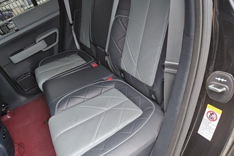 Used Formula Leopard 5 2023 Explore Edition Left Rear Seat