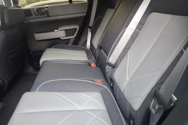 Used Formula Leopard 5 2023 Explore Edition Left Rear Seat