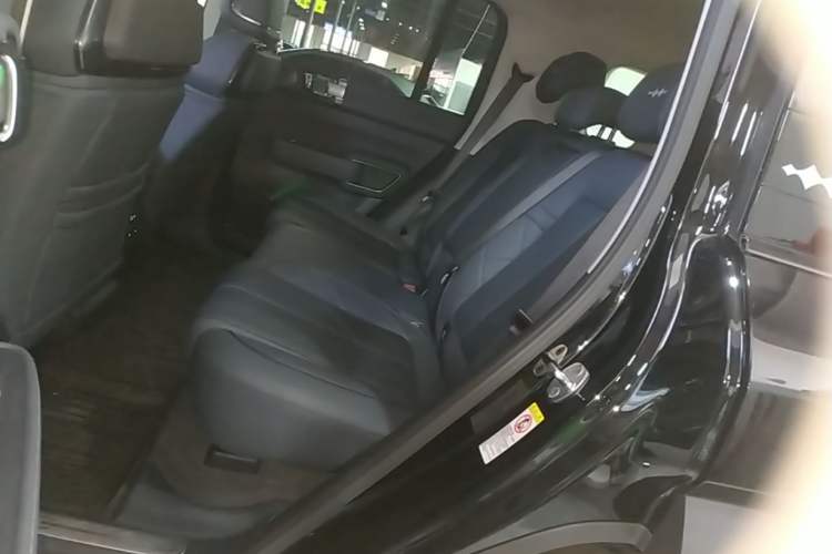 Used Formula Leopard 5 2023 Navigator Edition Left Rear Seat
