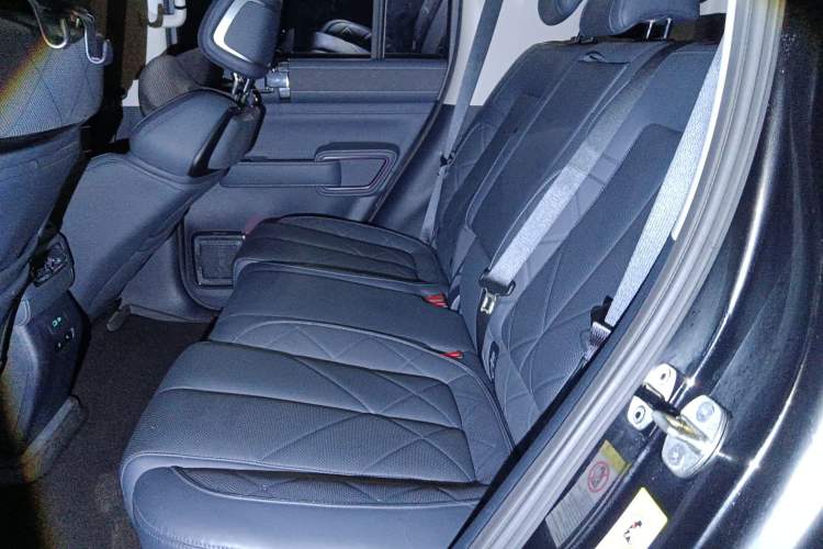 Used Formula Leopard 5 2023 Navigator Edition Left Rear Seat