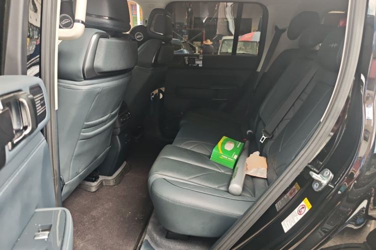 Used Formula Leopard 5 2023 Navigator Edition Left Rear Seat