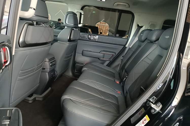 Used Formula Leopard 5 2023 Navigator Edition Left Rear Seat