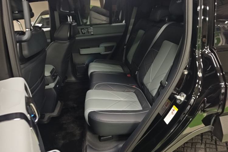 Used Formula Leopard 5 2023 Navigator Edition Left Rear Seat