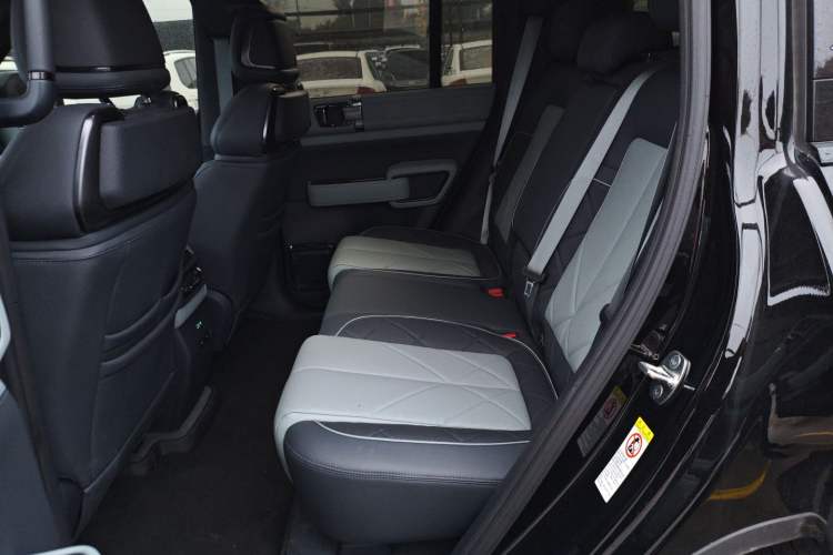 Used Formula Leopard 5 2023 Navigator Edition Left Rear Seat