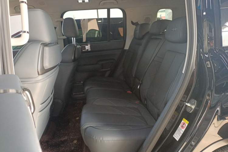 Used Formula Leopard 5 2023 Explore Edition Left Rear Seat