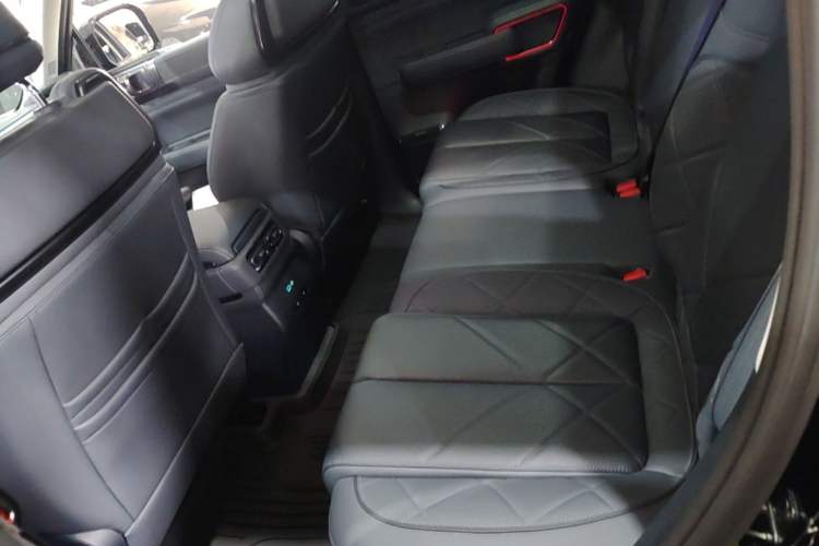 Used Formula Leopard 5 2023 Navigator Edition Left Rear Seat