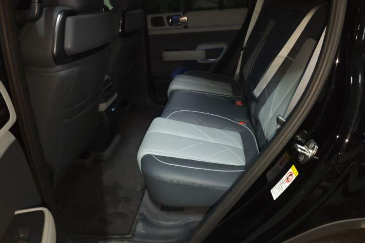 Used Formula Leopard 5 2023 Explore Edition Left Rear Seat