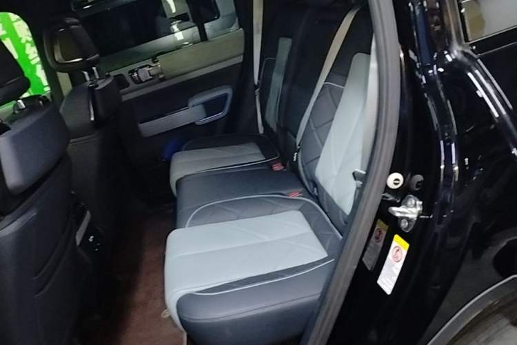 Used Formula Leopard 5 2023 Navigator Edition Left Rear Seat