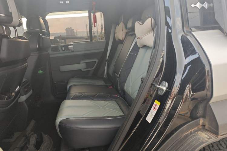 Used Formula Leopard 5 2023 Navigator Edition Left Rear Seat