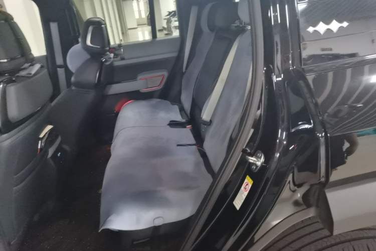 Used Formula Leopard 5 2023 Navigator Edition Left Rear Seat