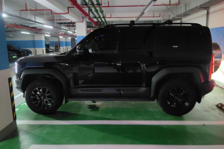 Used Formula Leopard 5 2023 Navigator Edition Left Side