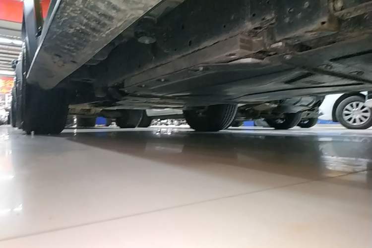 Used Formula Leopard 5 2023 Explore Edition Left Side Sill
