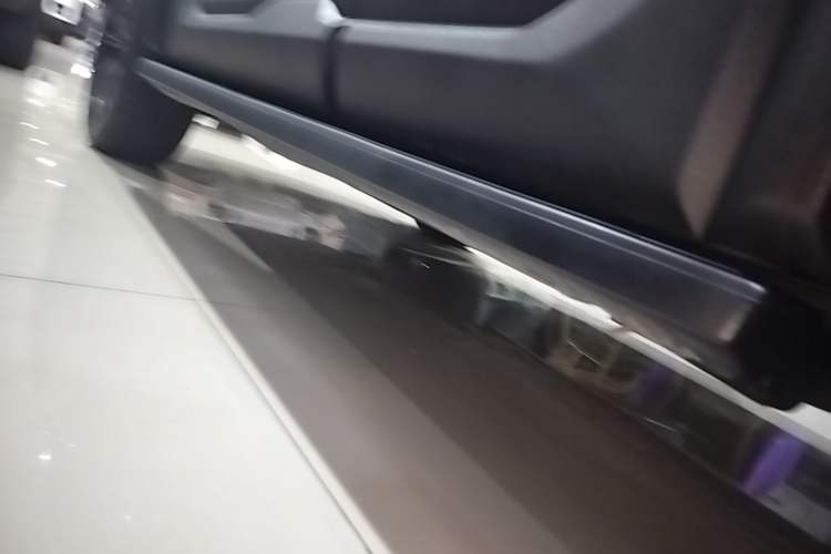 Used Formula Leopard 5 2023 Explore Edition Left Side Sill