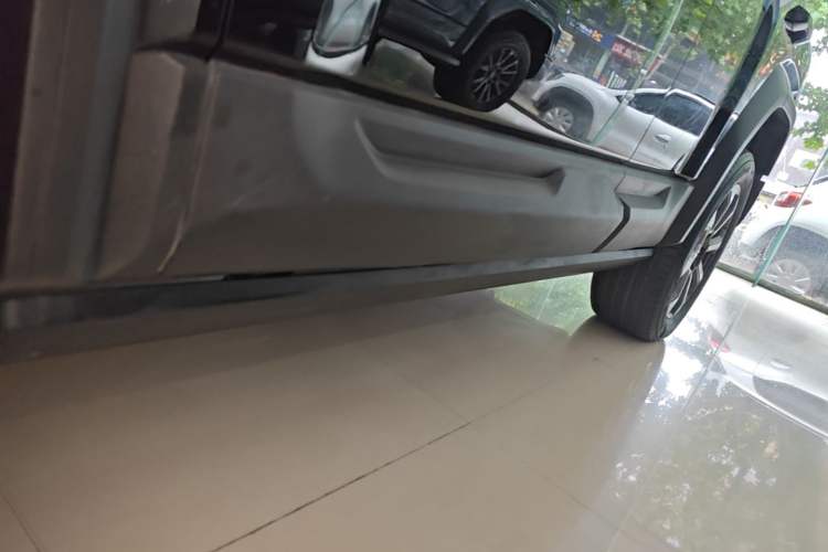 Used Formula Leopard 5 2023 Navigator Edition Left Side Sill