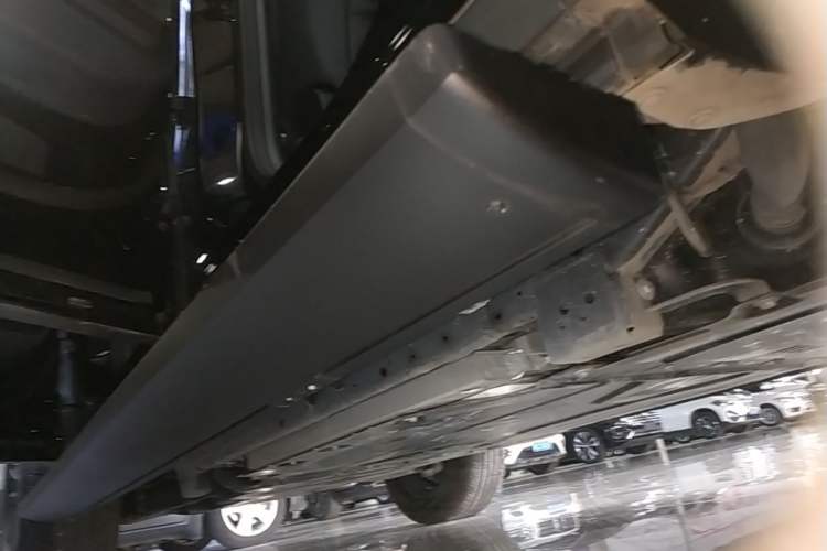 Used Formula Leopard 5 2023 Navigator Edition Left Side Sill