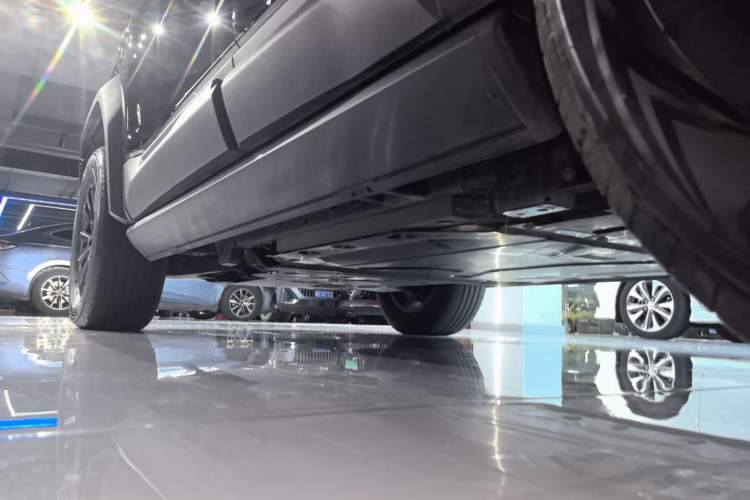 Used Formula Leopard 5 2023 Navigator Edition Left Side Sill
