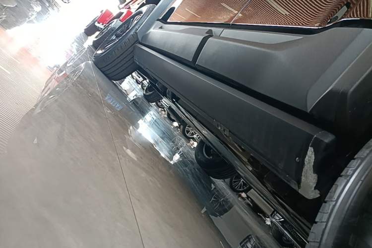 Used Formula Leopard 5 2023 Navigator Edition Left Side Sill