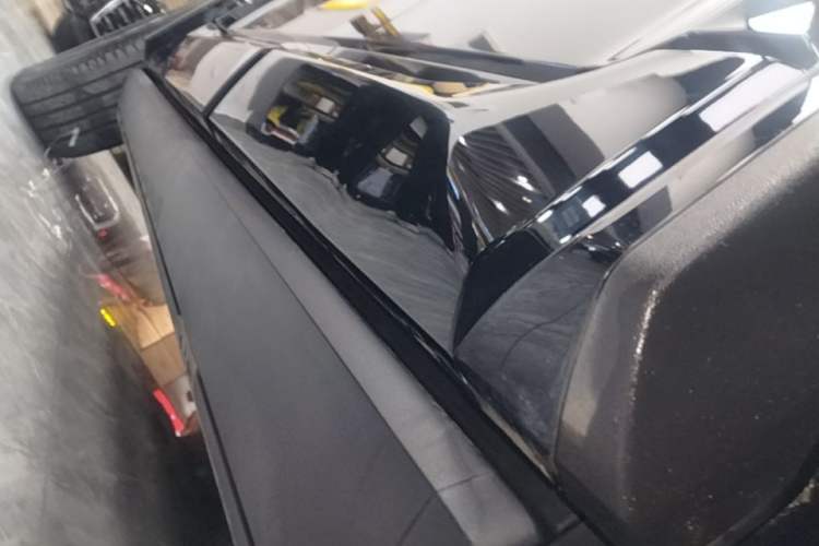 Used Formula Leopard 5 2023 Cloud Ride Flagship Edition Left Side Sill